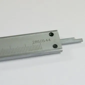 Messschieber 150mm analog mit Tiefenmaß.