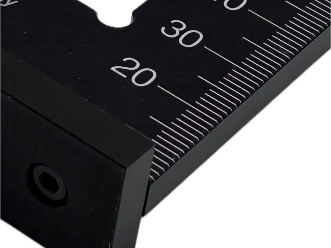 90° Aluwinkel mit Anschlag uns metrischer Skalierung beidseitig.