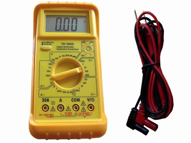 Multimeter und Spannungsmesser.