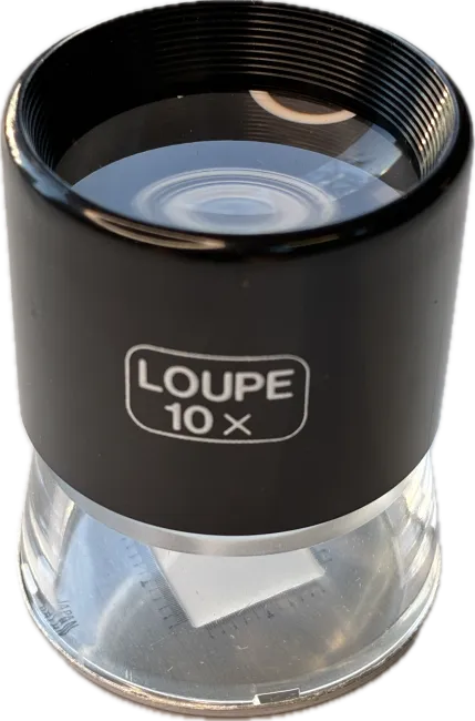 10 fach Lupe mit Maßstab.