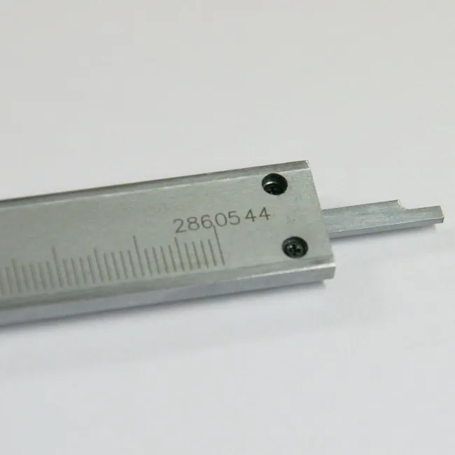 Messschieber 150mm analog mit Tiefenmaß.