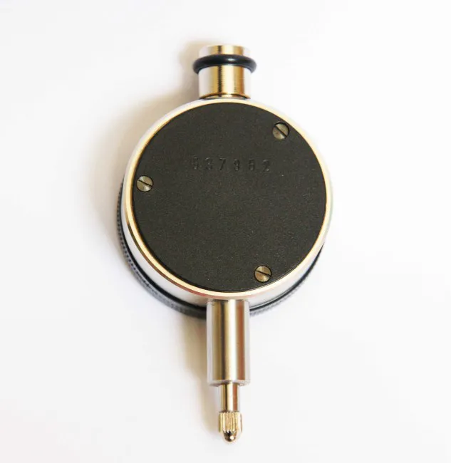 Messuhr mit +/- 0,2mm Messbereich.