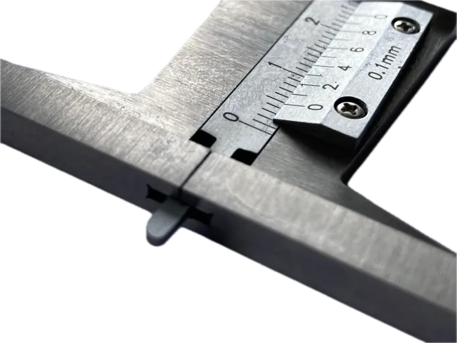 Analoger Messschieber für Profiltiefen am Reifen.